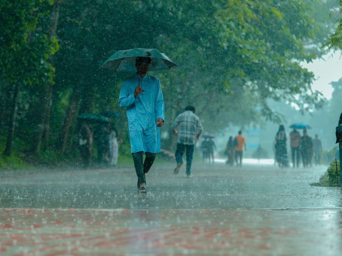 Soaking Rain, Flood Threat This Morning